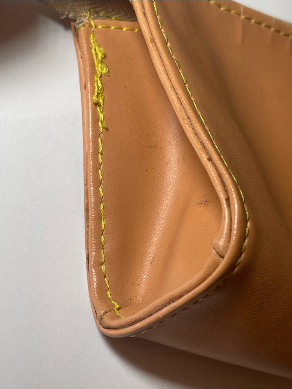 Louis Vuitton Peach Leather Zip Coin Pouch has damage - Picture 13 of 13